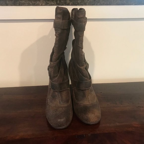 Nadara Distressed Heeled Boot - Picture 9 of 11